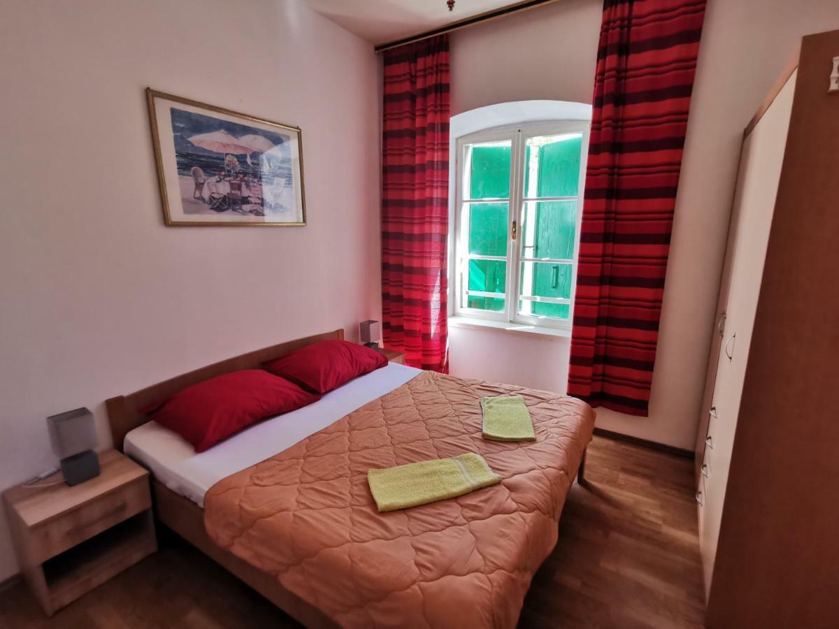 Big And Spacious Apartment In The Heart Of Omiš Exteriör bild