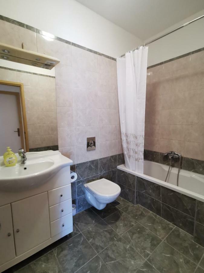 Big And Spacious Apartment In The Heart Of Omiš Exteriör bild