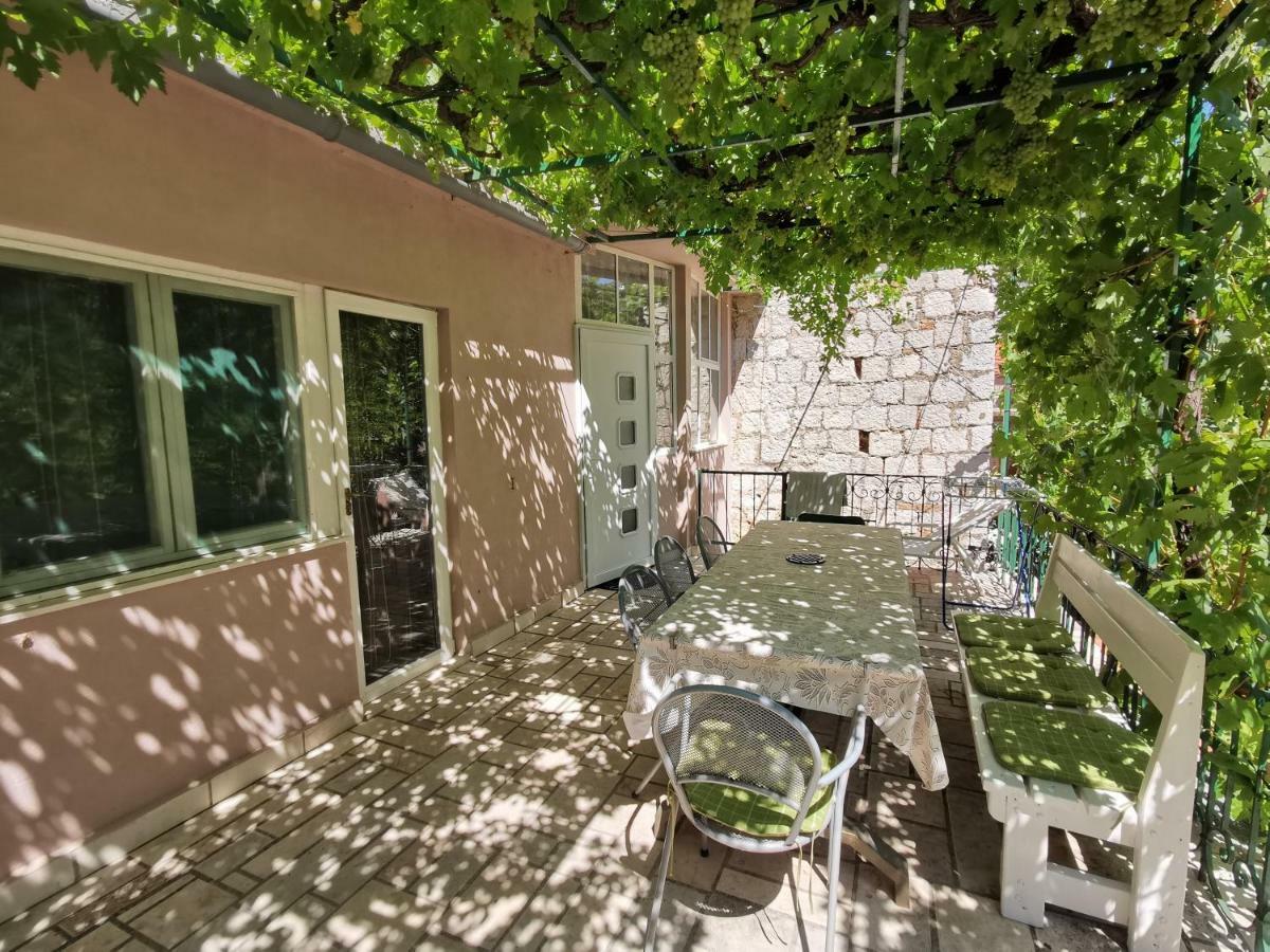 Big And Spacious Apartment In The Heart Of Omiš Exteriör bild